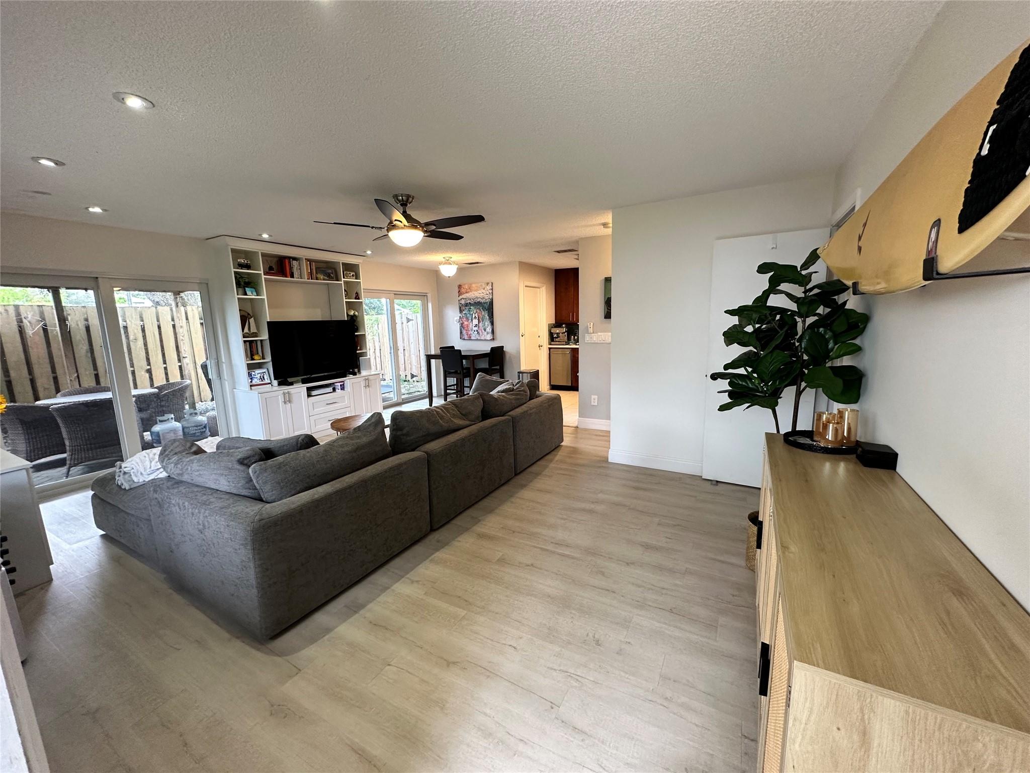 LAUDERDALE PINES - Residential Lease
