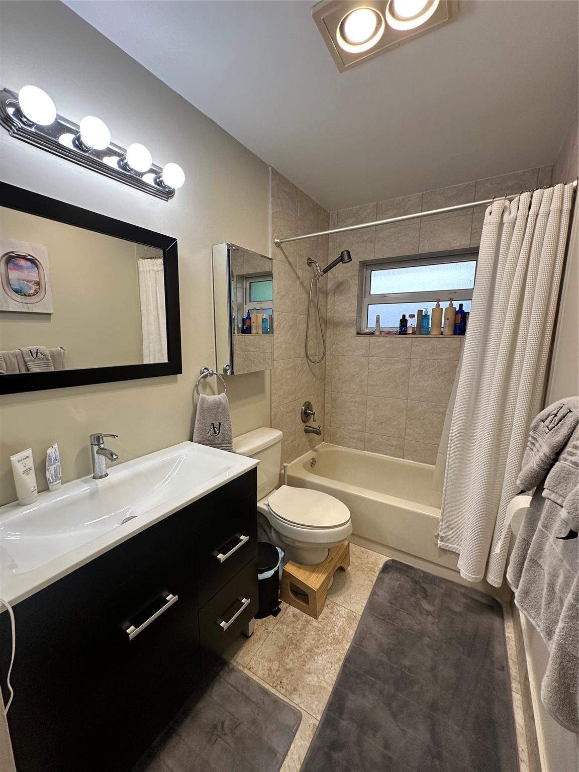 LAUDERDALE PINES - Residential Lease