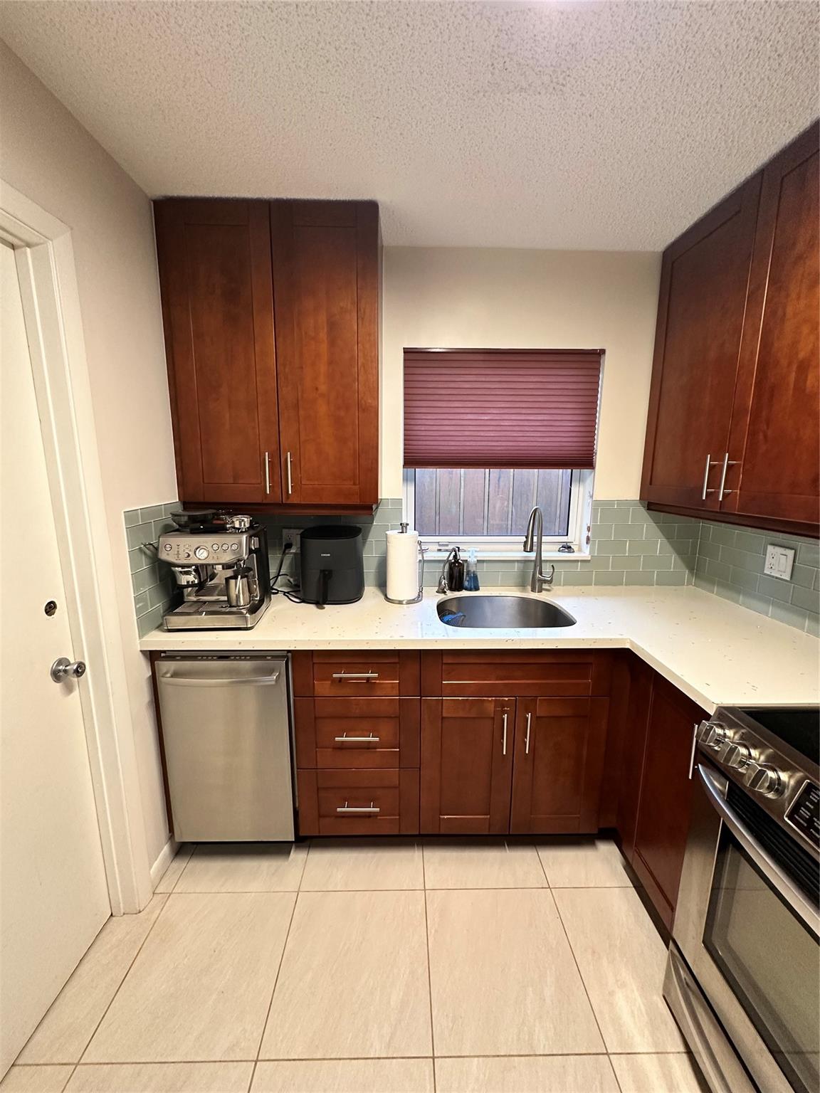 LAUDERDALE PINES - Residential Lease