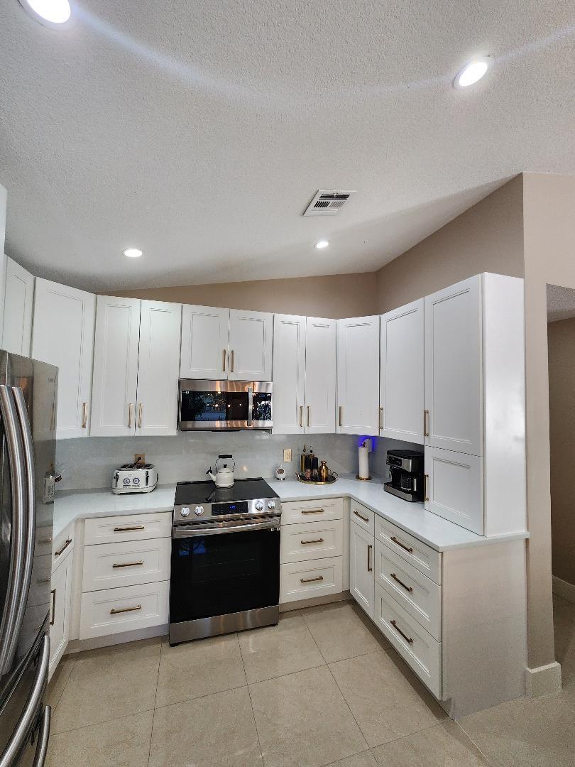 LAKEVIEW HOMES - Residential Lease