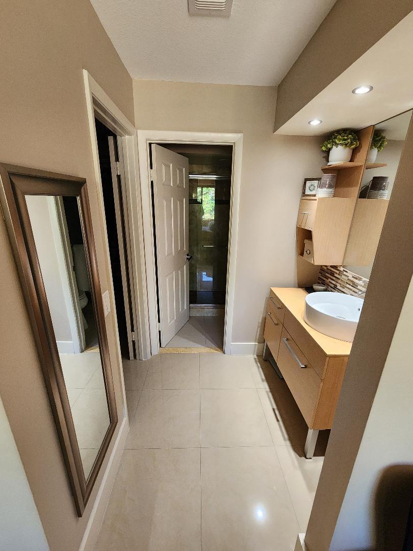 LAKEVIEW HOMES - Residential Lease