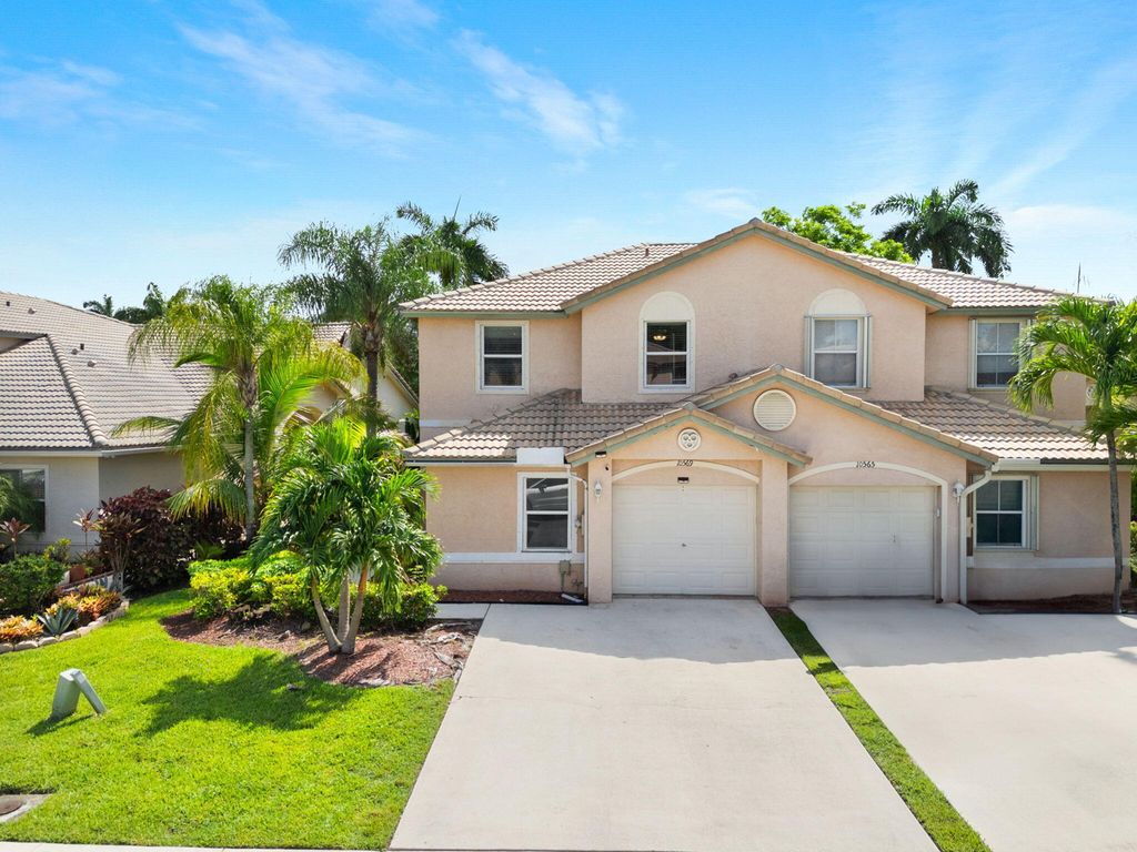 Photo of 10569 Pelican Drive, Wellington, FL 33414 (MLS # B26030850)