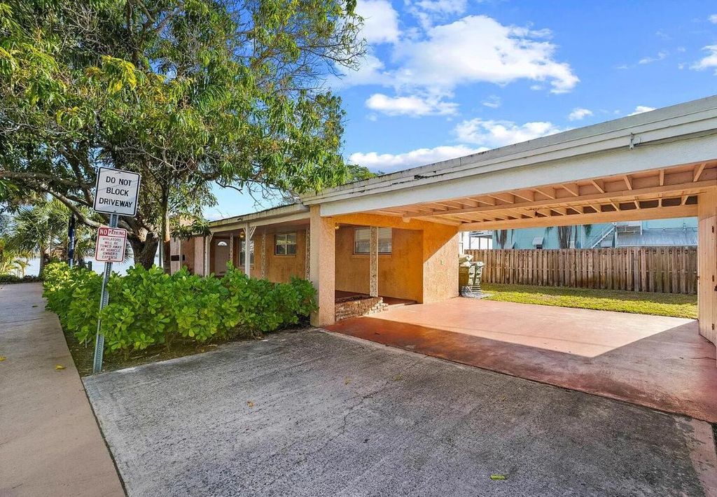 Photo of 101 S Colorado Avenue, Stuart, FL 34994 (MLS # B26010372)