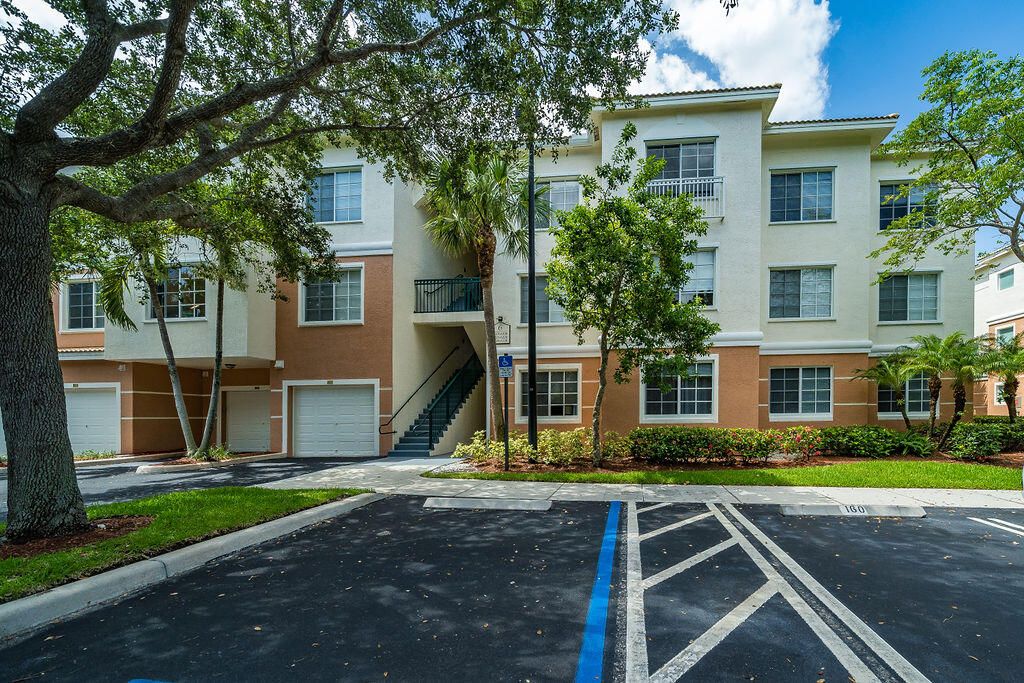 Photo of 6107 Myrtlewood Circle Cir W, Palm Beach Gardens, FL 33418 (MLS # R10808616)