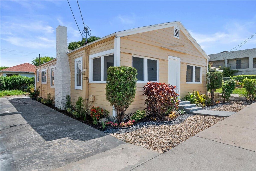 Photo of 1011 22nd Street, West Palm Beach, FL 33407 (MLS # B26042843)