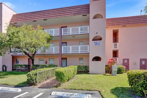 9641 Sunrise Lakes Blvd Unit 106, Sunrise, FL MLS: F10494306