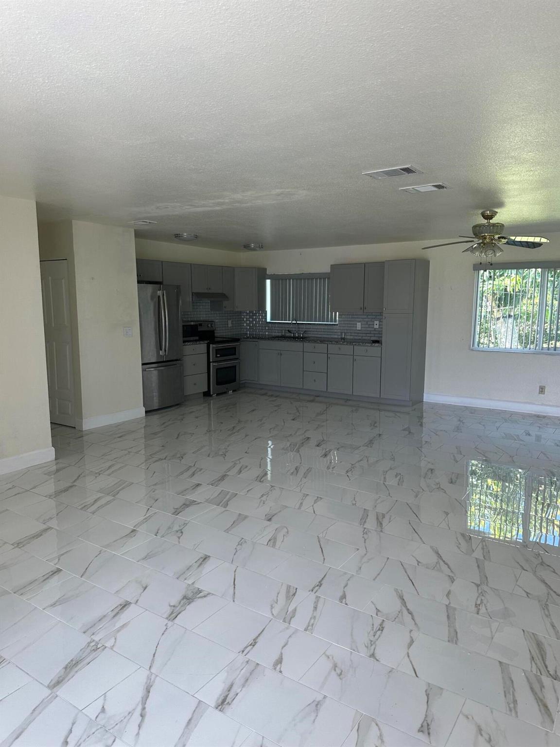 PORT ST LUCIE SECTION 49 - Residential Lease