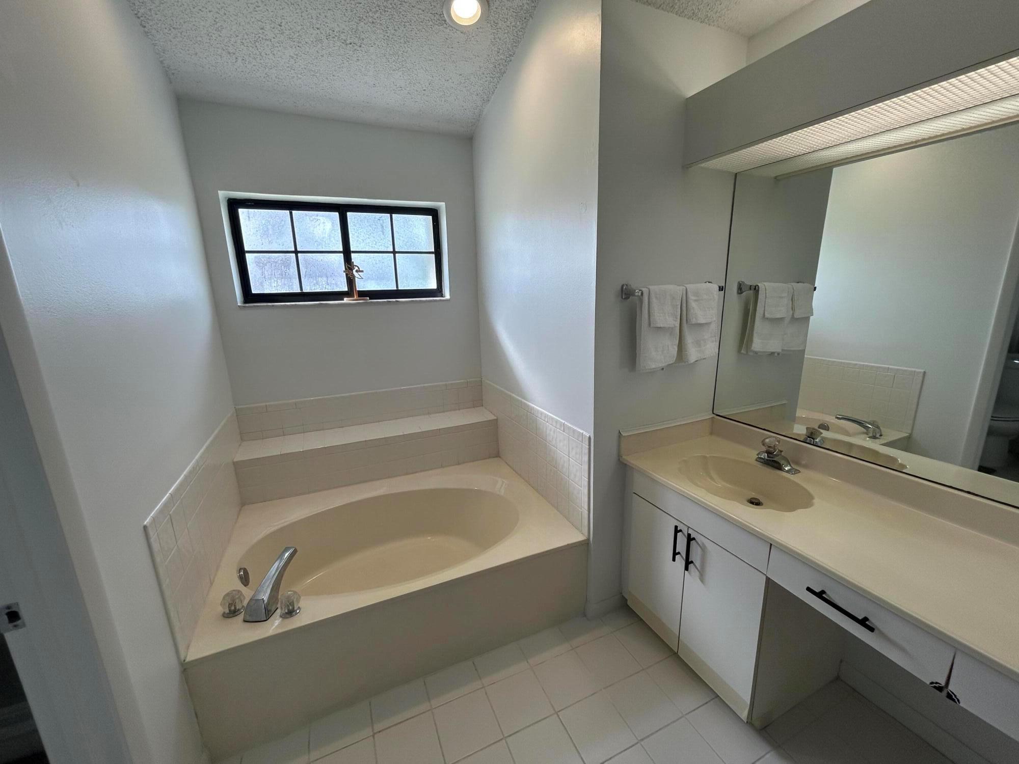 ABERDEEN 4 - Residential