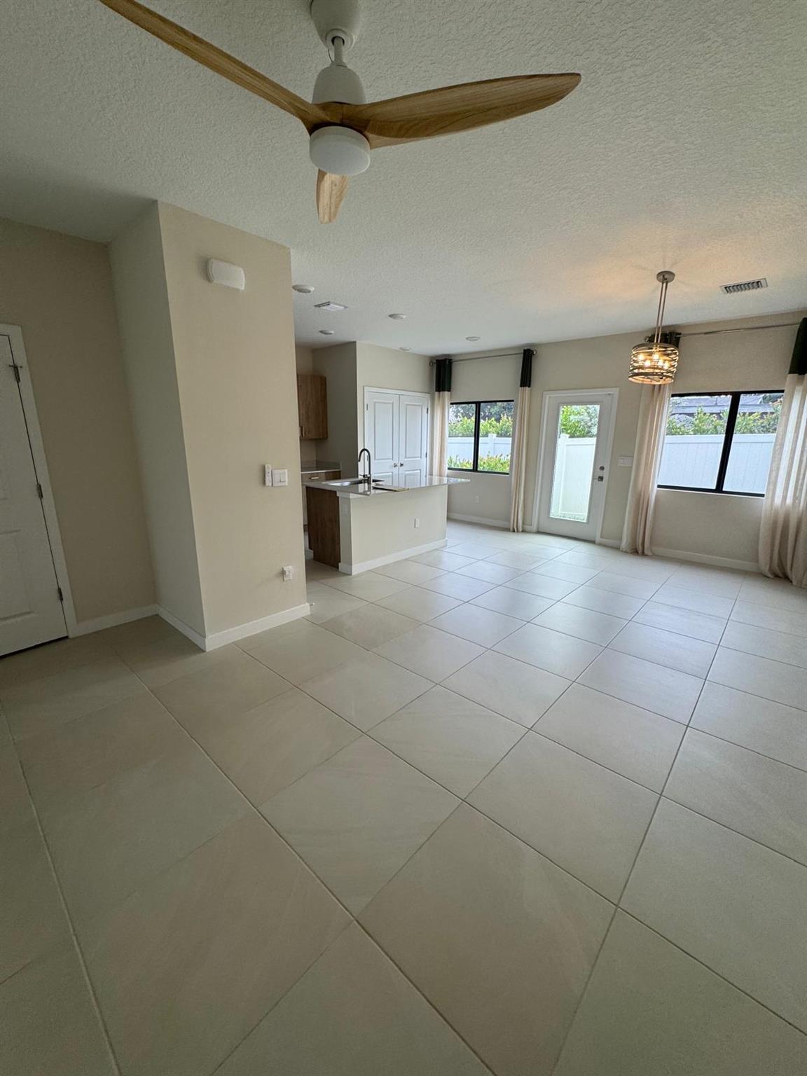 HAVERHILL COURTS - Residential Lease