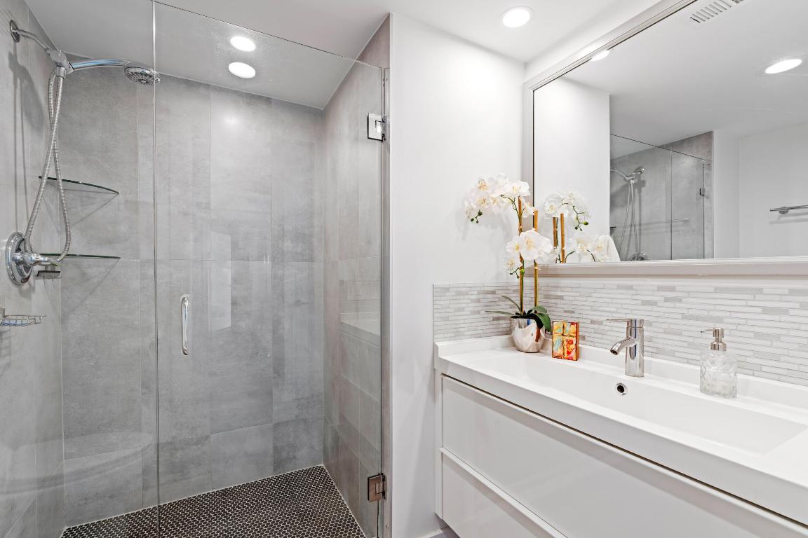 BOCA TEECA CONDO 9 - Residential