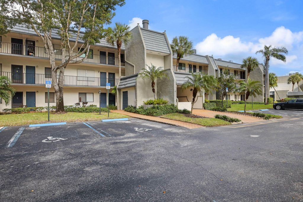 Photo of 4822 Esedra Court #303, Lake Worth, FL 33467 (MLS # R11140091)