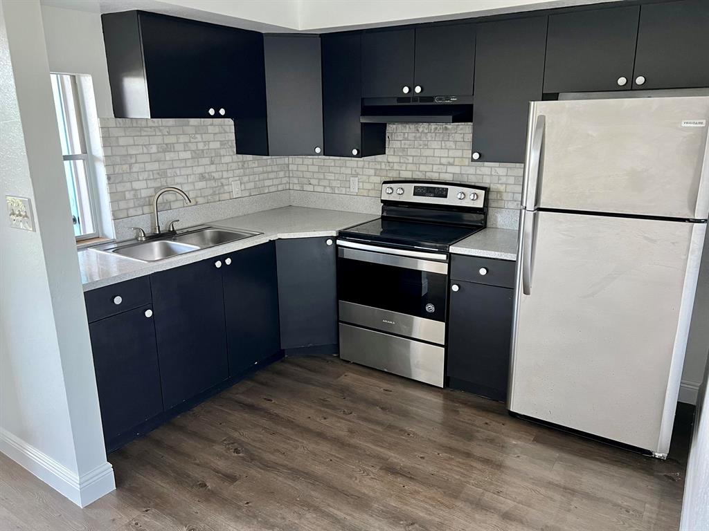 MODEL LAND CO - Residential Lease