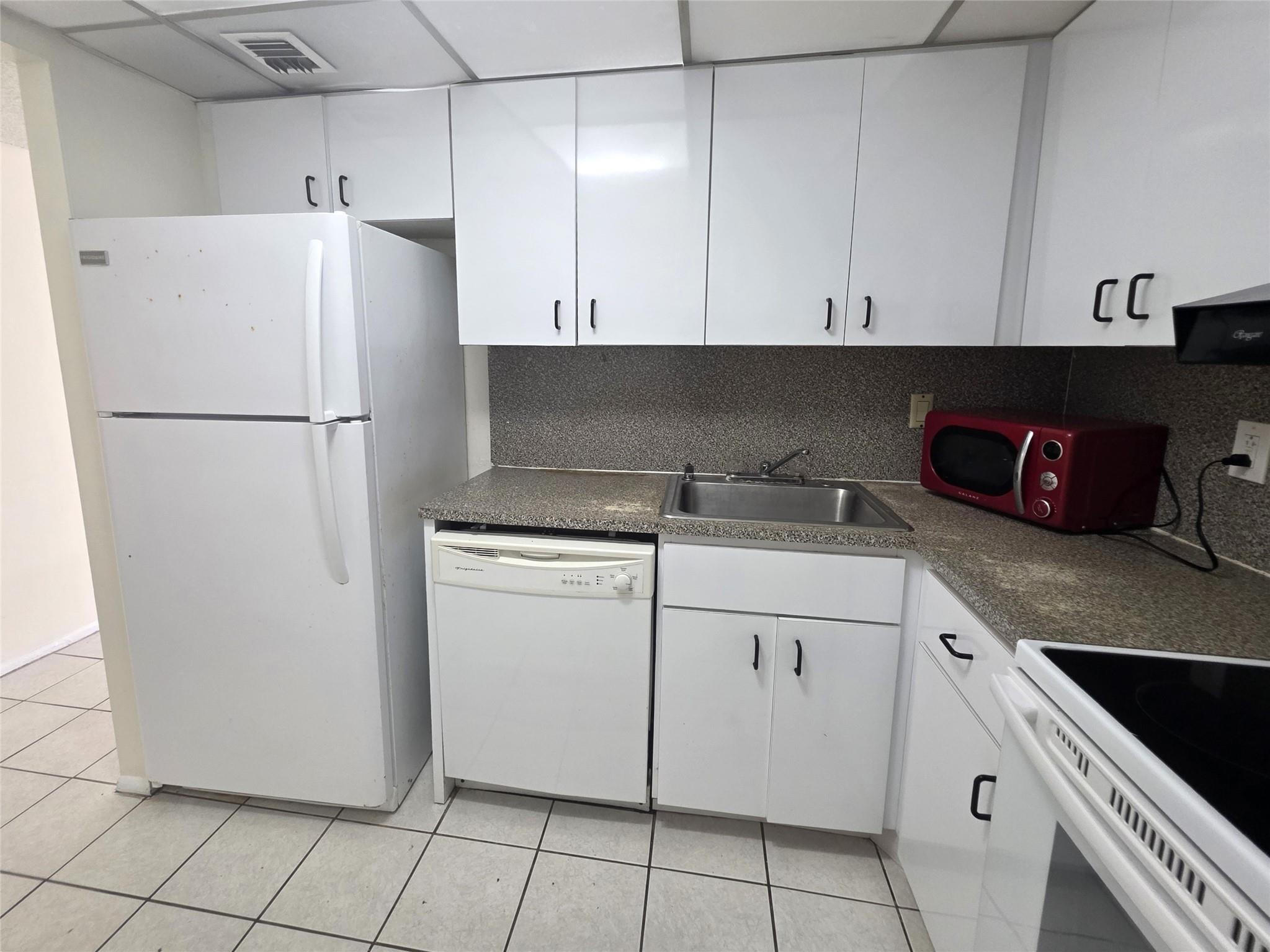 Parkway Towers Condo Bldg - Residential Lease