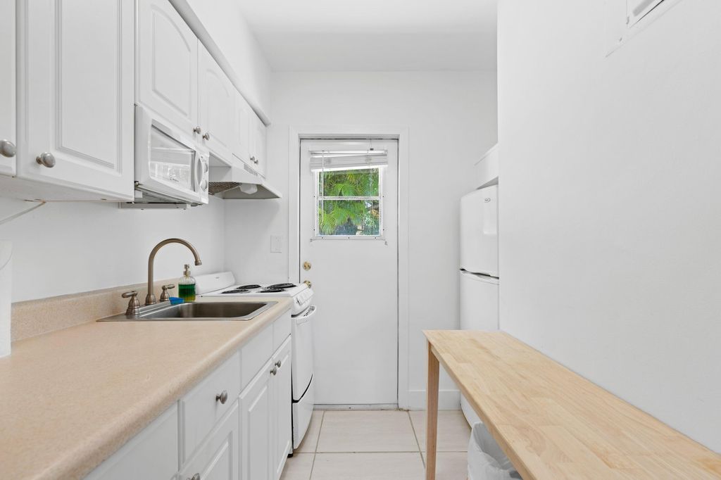 Photo of 381 SE 20th Avenue #2, Deerfield Beach, FL 33441 (MLS # R11004181)