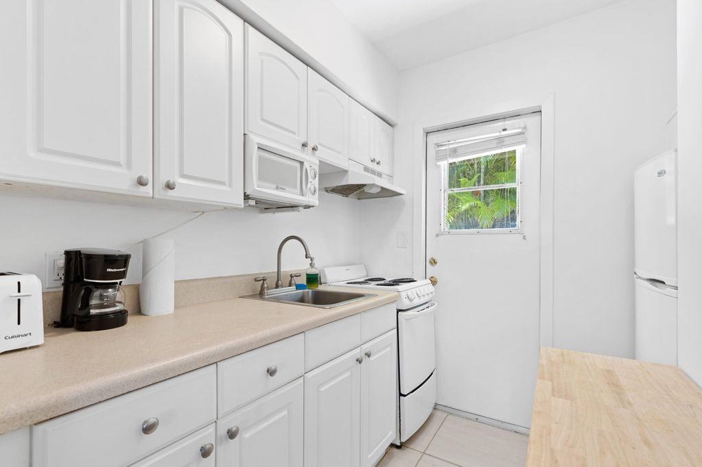 Photo of 381 SE 20th Avenue #2, Deerfield Beach, FL 33441 (MLS # R11004181)