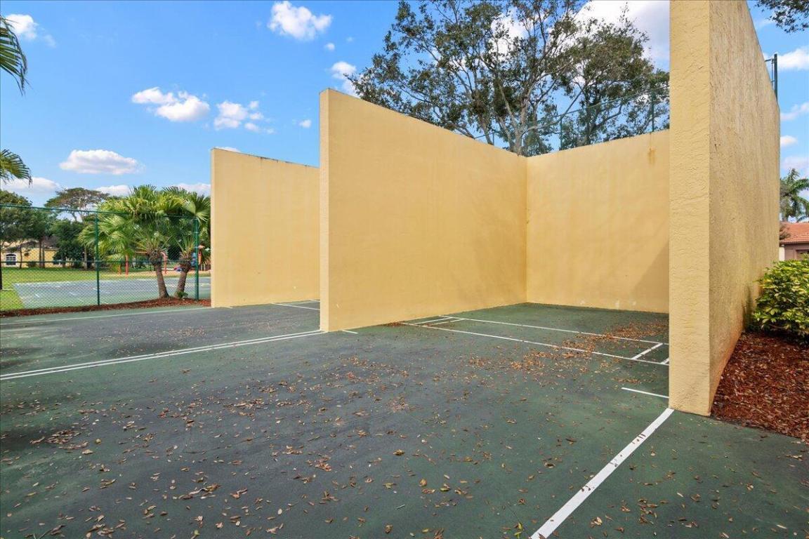 WOODBINE PAR E - Residential Lease