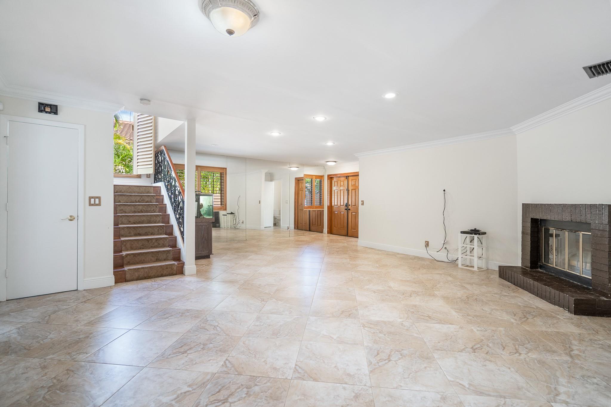 749 NW 40th Ter
