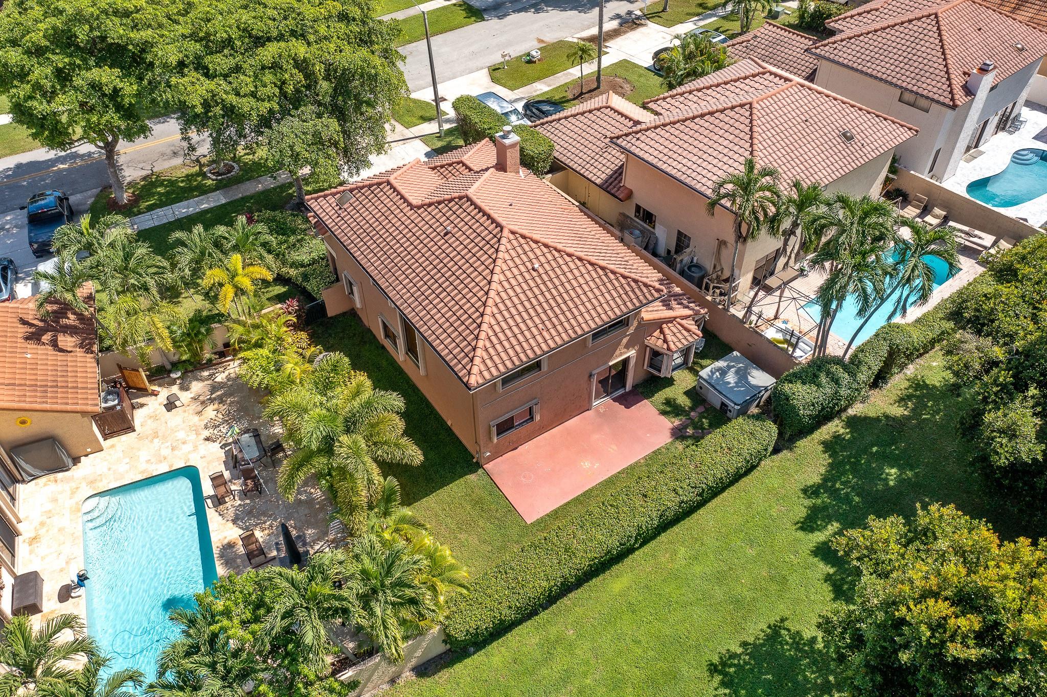 749 NW 40th Ter