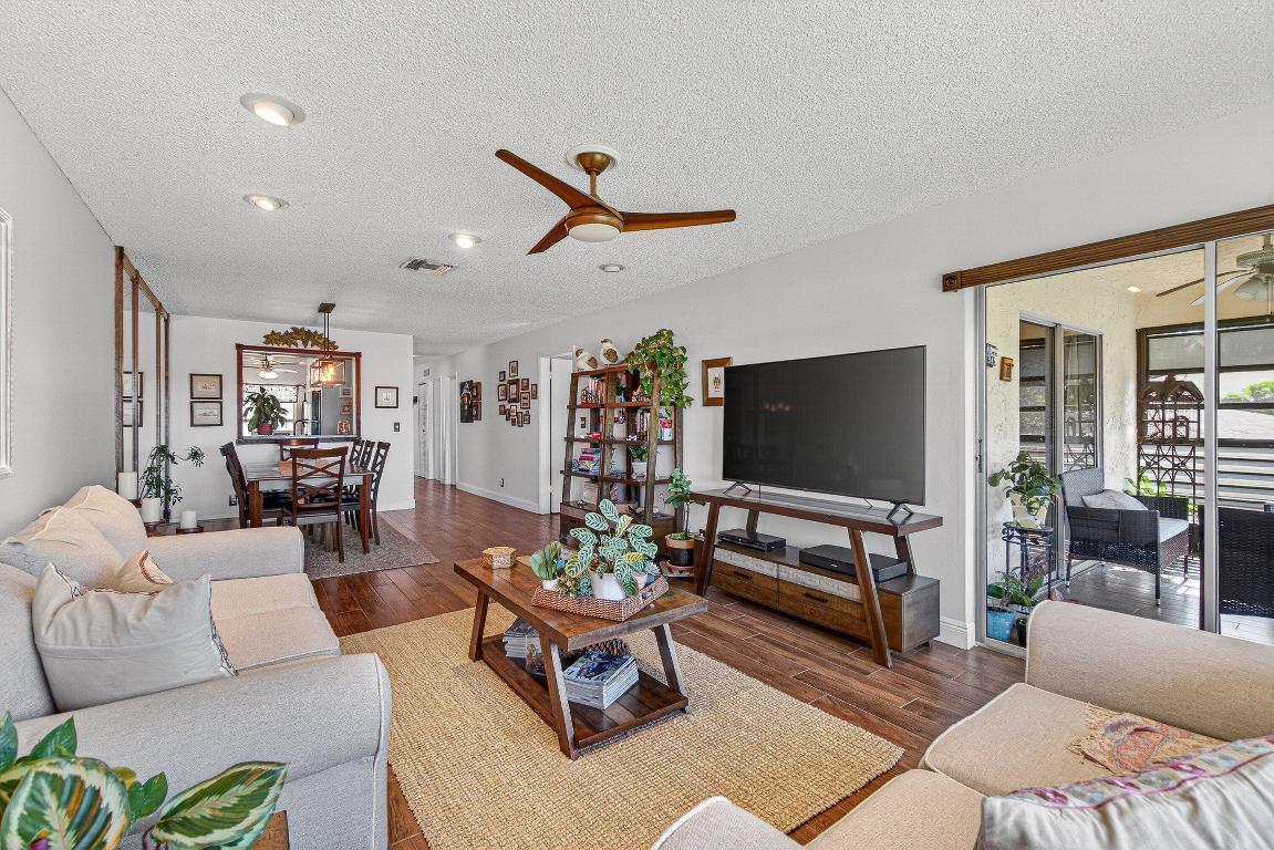 PALM GREENS AT VILLA DEL RAY CONDO - Residential