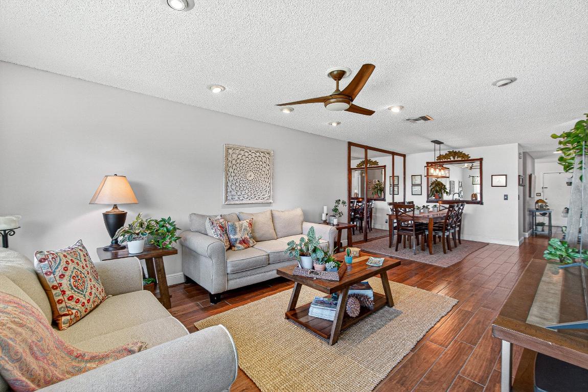 PALM GREENS AT VILLA DEL RAY CONDO - Residential