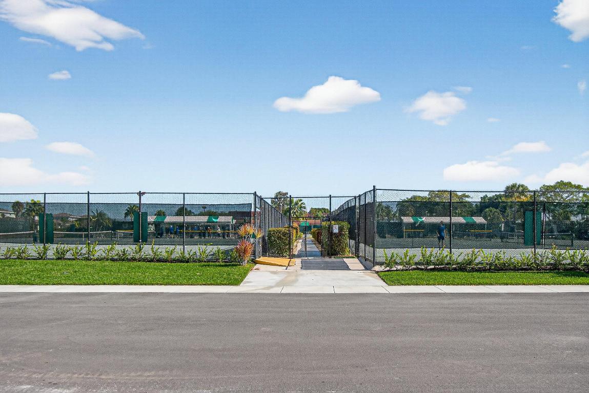 PALM GREENS AT VILLA DEL RAY CONDO - Residential