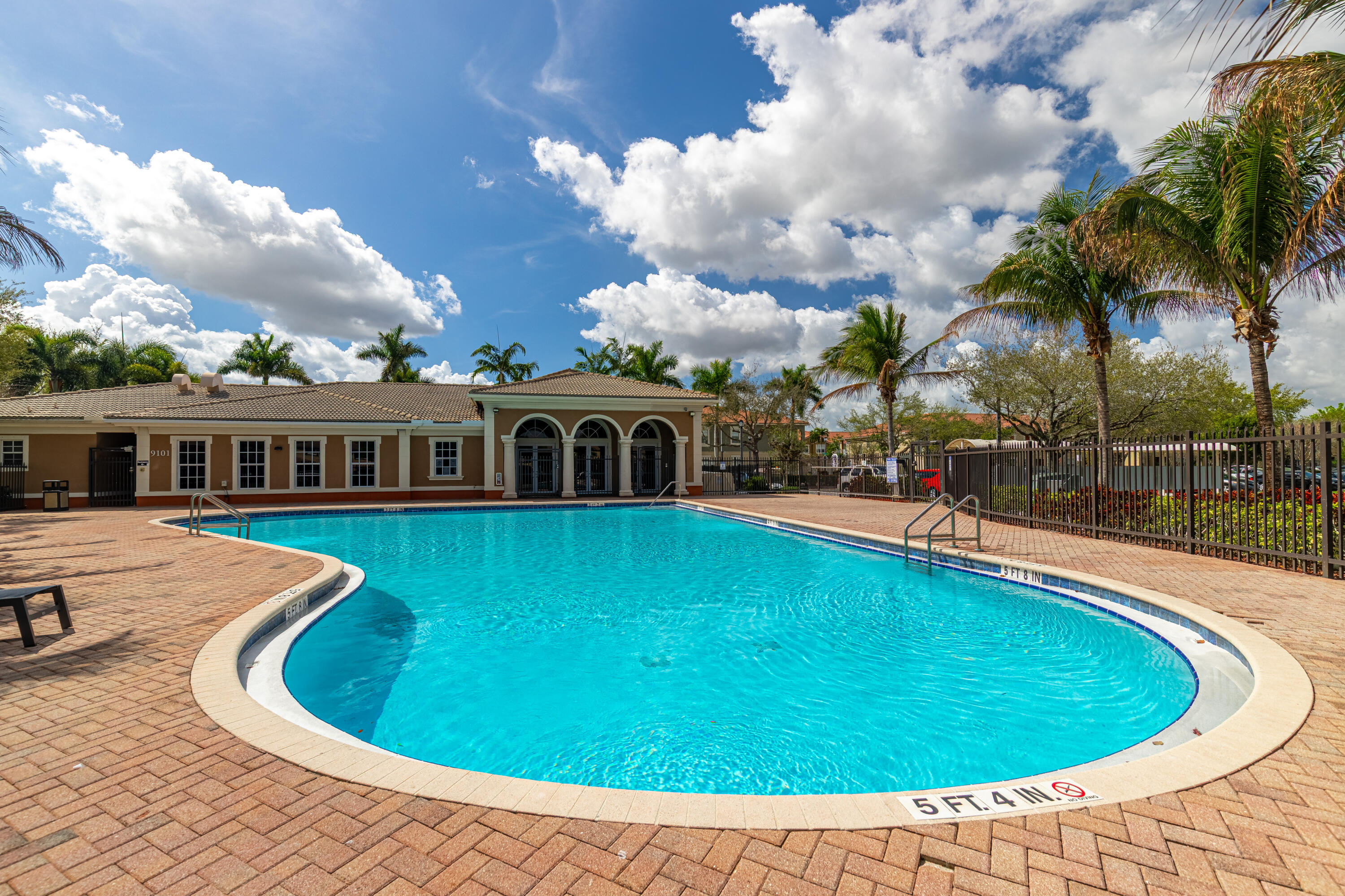 HAMPTON HILLS CONDO - Residential