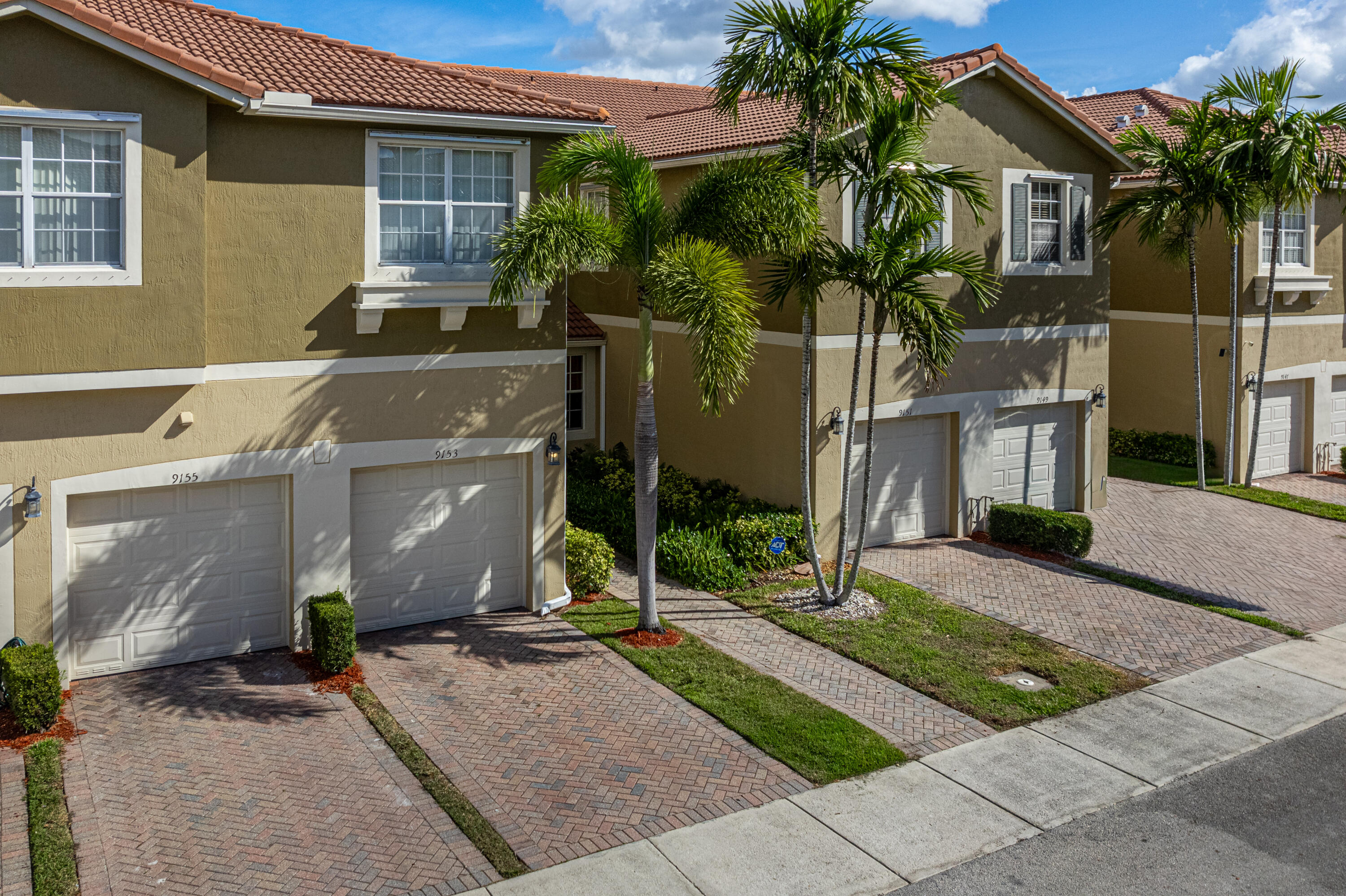 HAMPTON HILLS CONDO - Residential