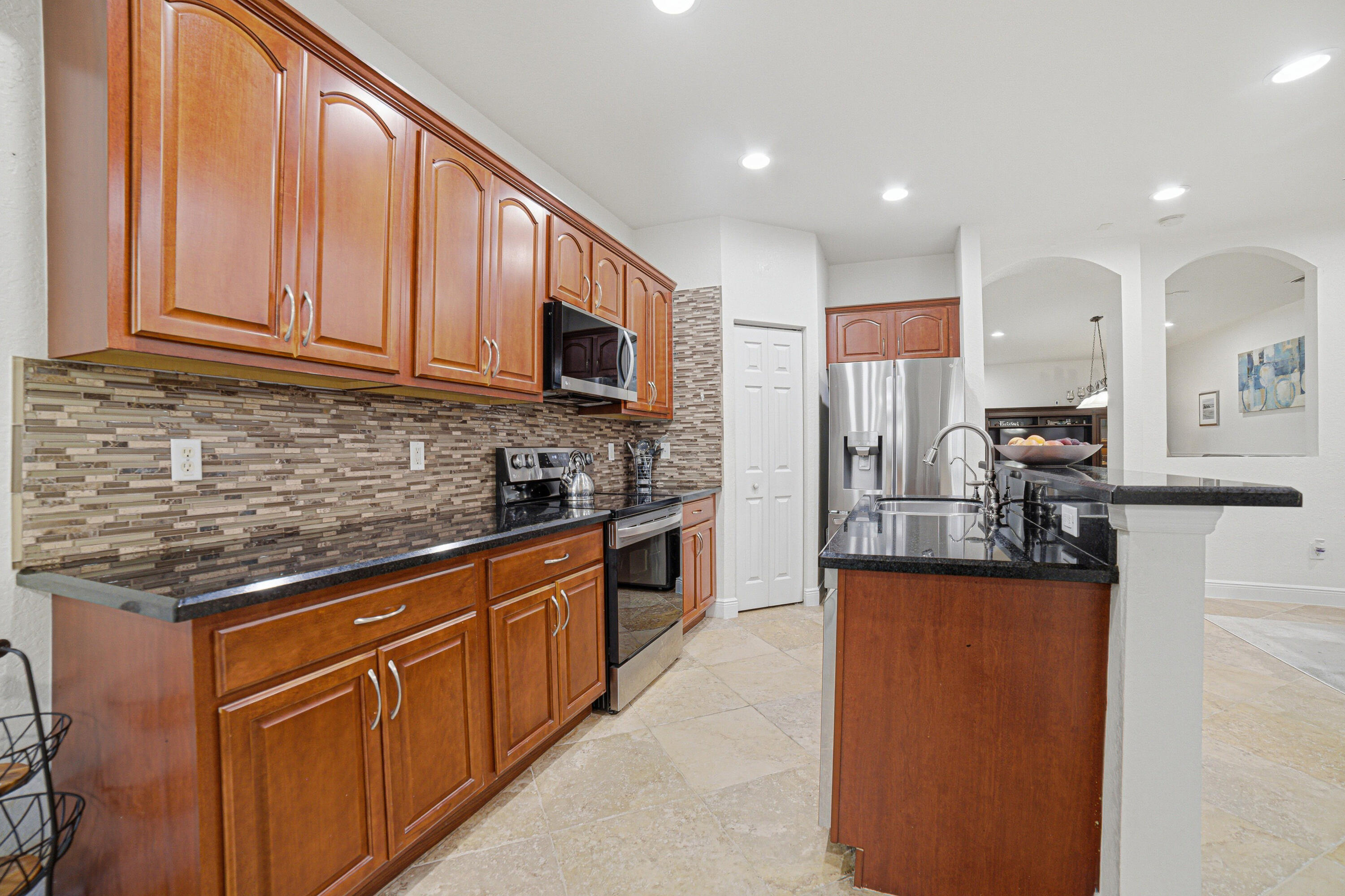 HAMPTON HILLS CONDO - Residential