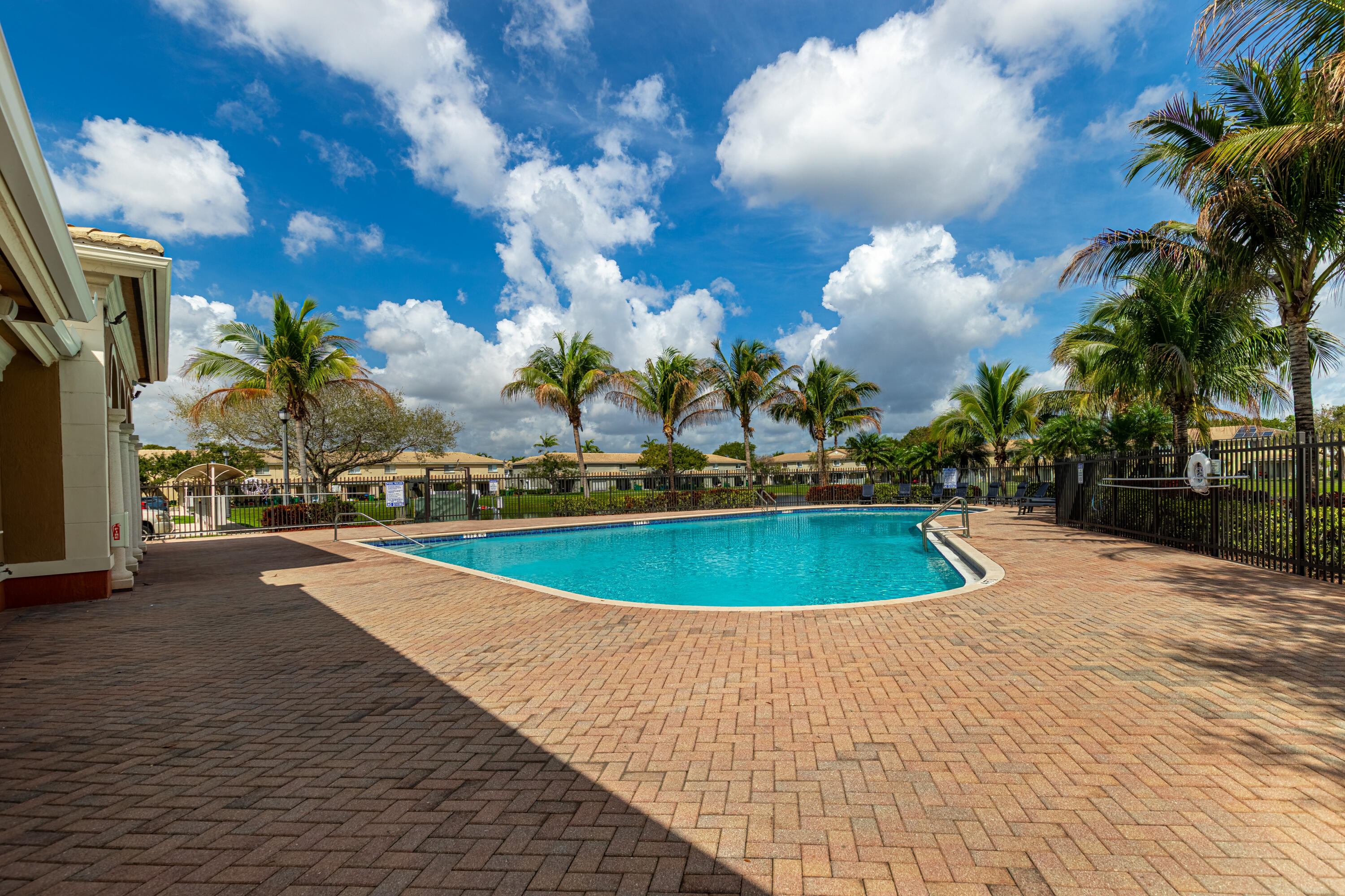 HAMPTON HILLS CONDO - Residential