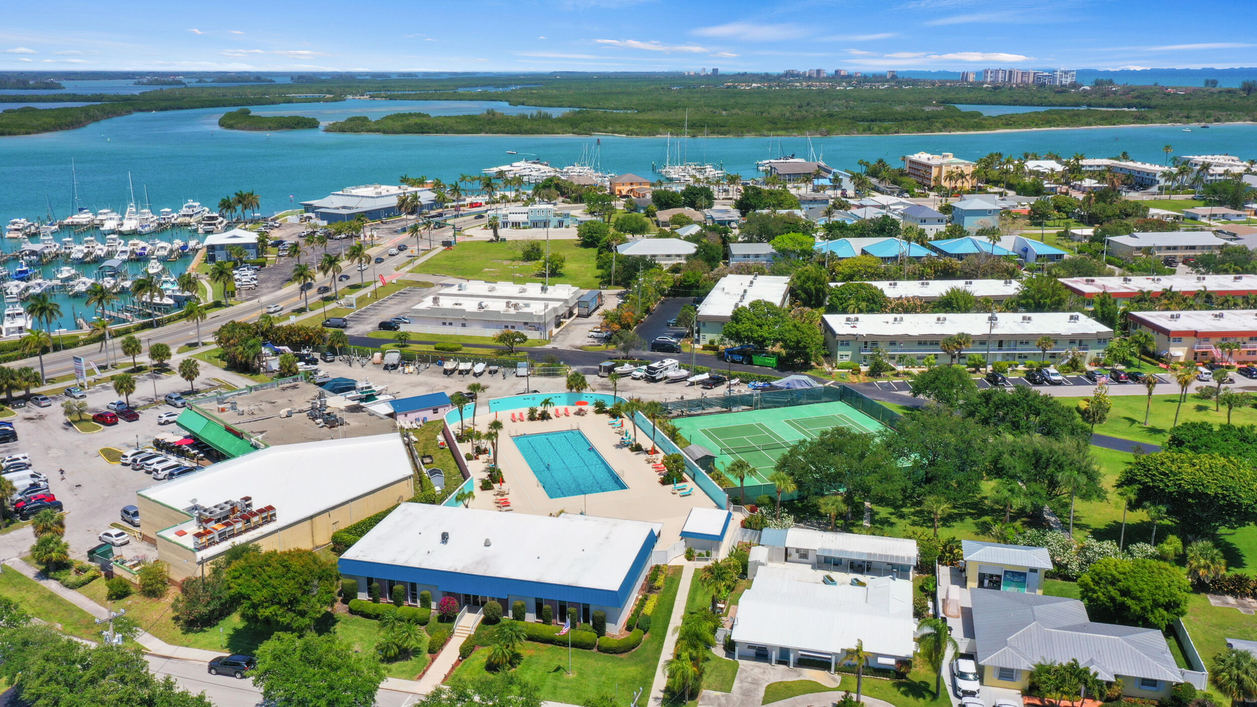 COLONNADES CONDOMINIUM NO 1 - Residential