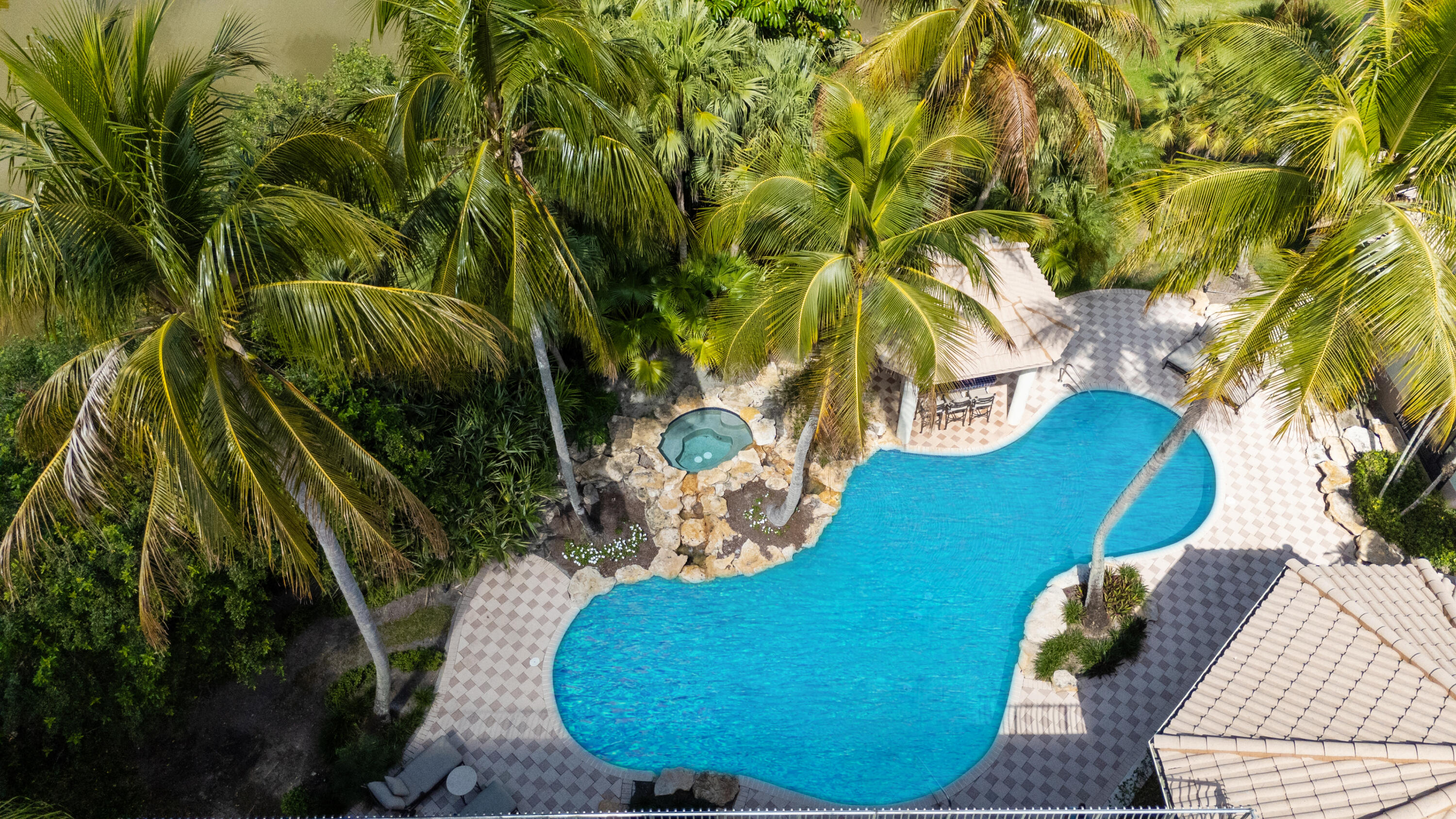 LONG LAKE ESTATES - Residential