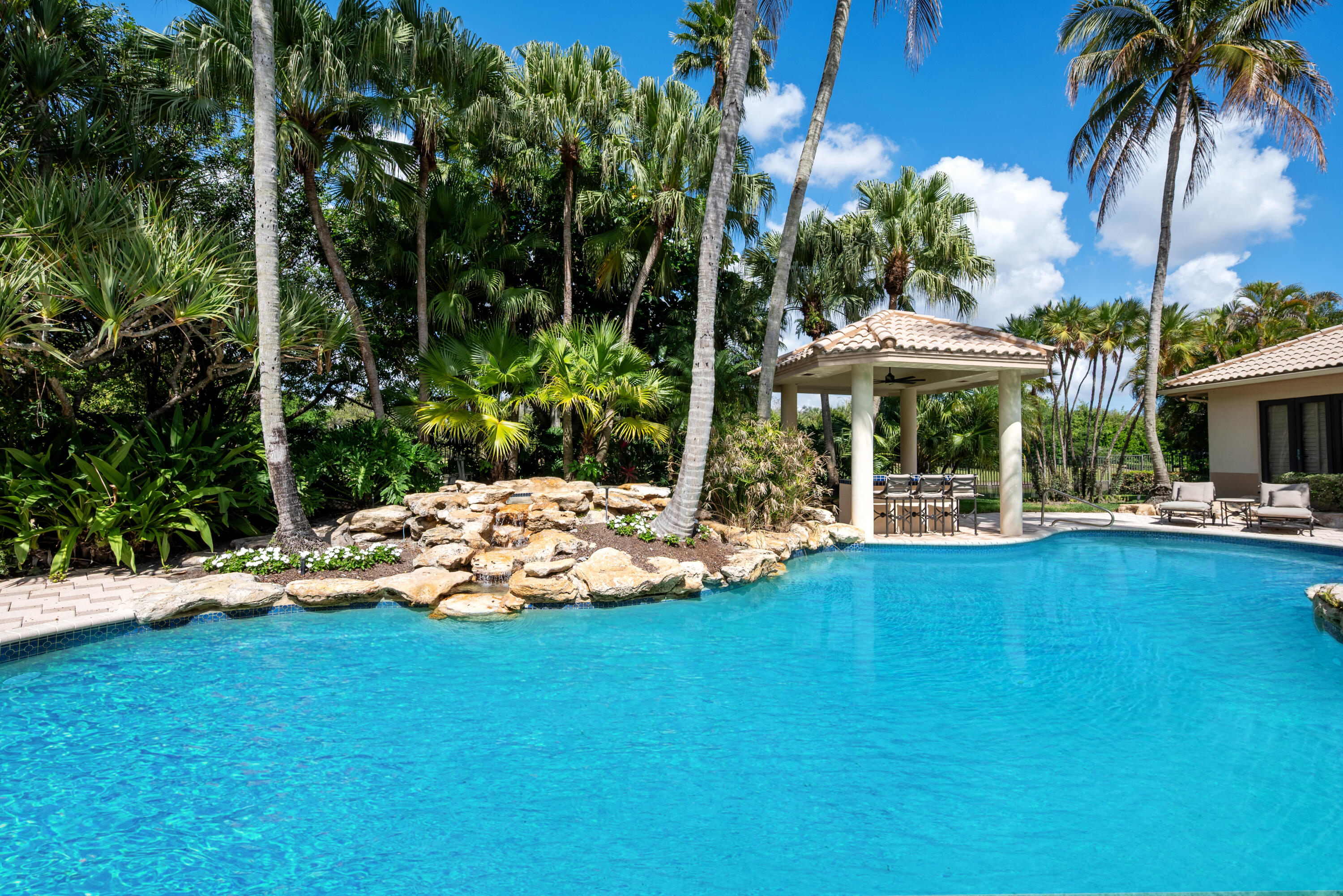 LONG LAKE ESTATES - Residential