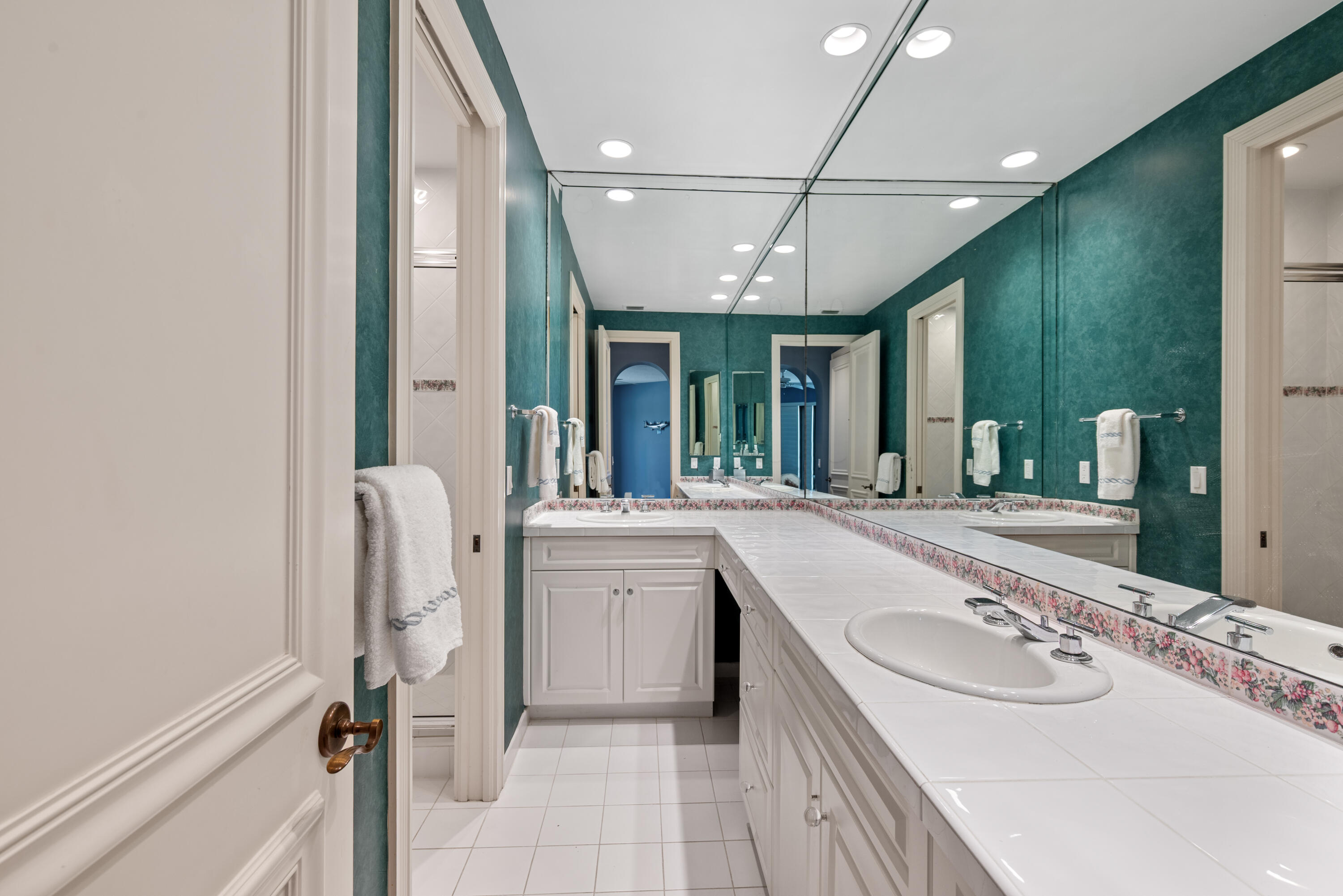 LONG LAKE ESTATES - Residential