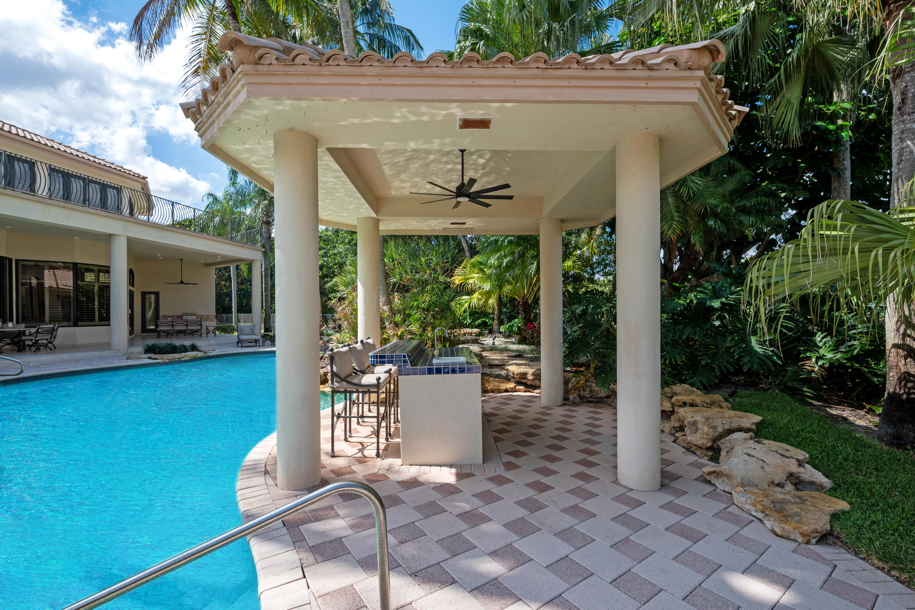 LONG LAKE ESTATES - Residential