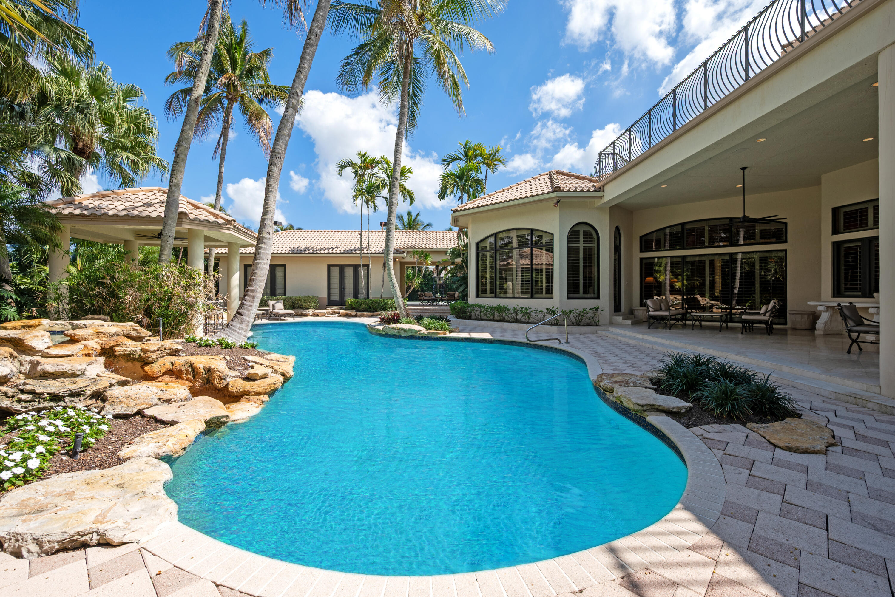 LONG LAKE ESTATES - Residential