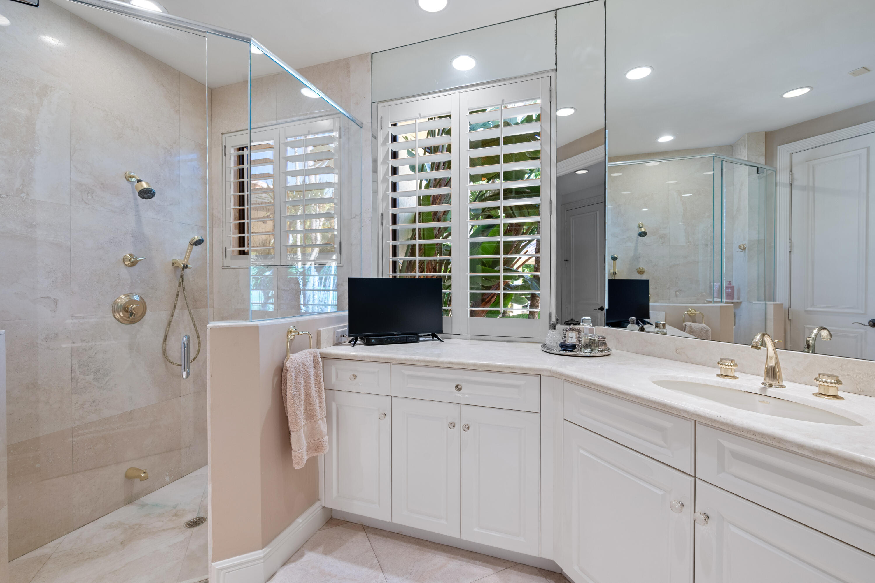 LONG LAKE ESTATES - Residential