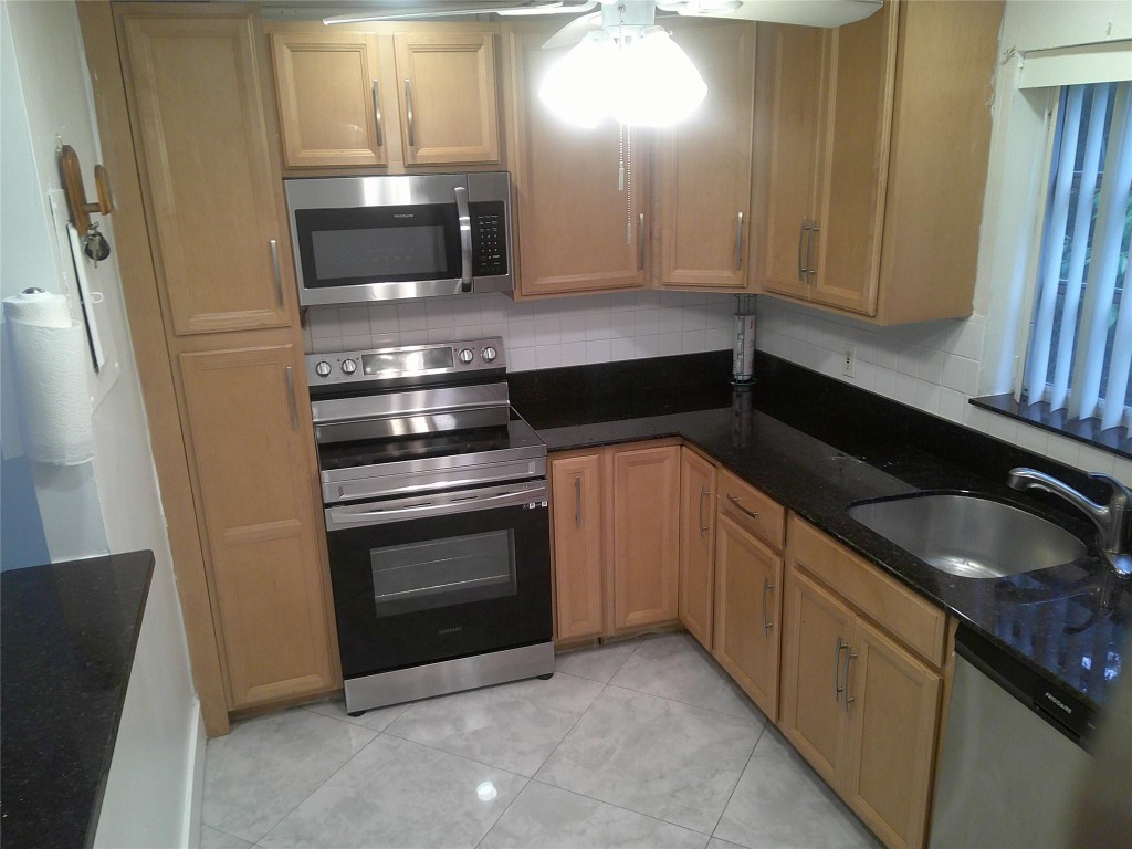 5383 SW 40th Avenue 103