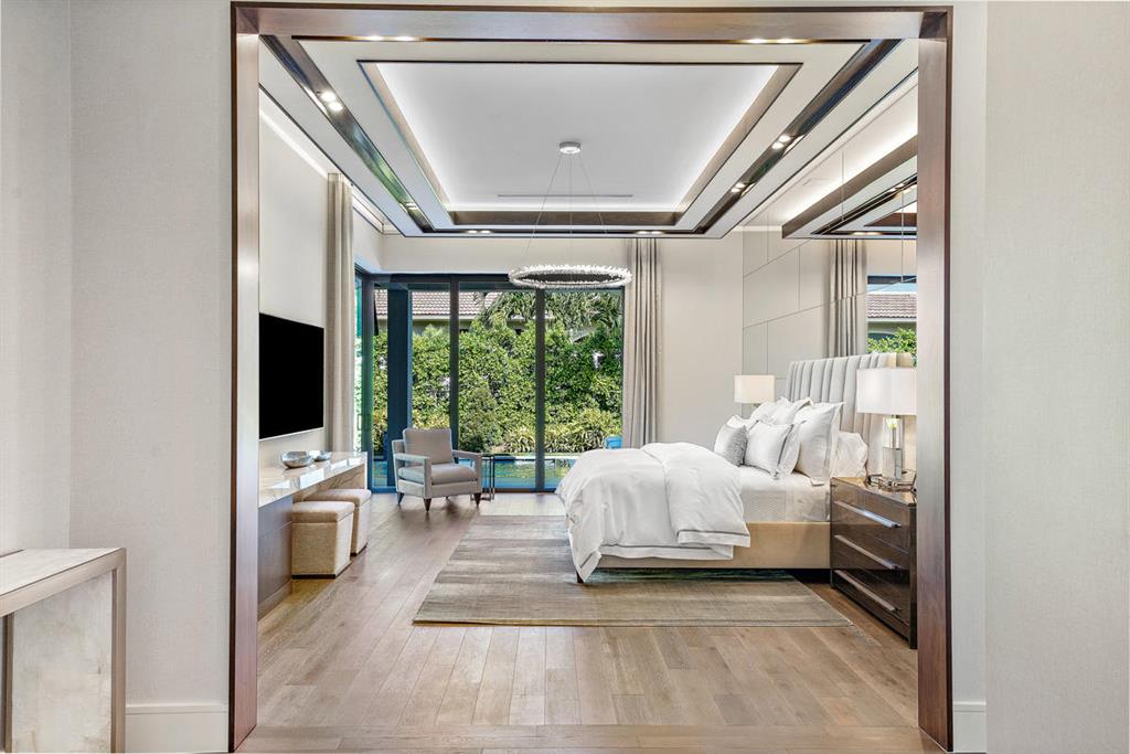 ROYAL PALM YACHT & COUNTRY CLUB - Residential