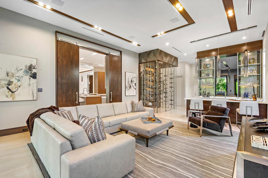 ROYAL PALM YACHT & COUNTRY CLUB - Residential