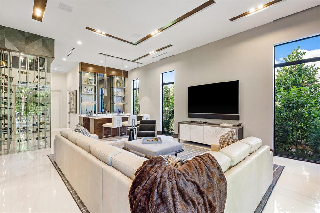 ROYAL PALM YACHT & COUNTRY CLUB - Residential