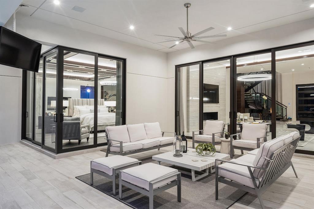 ROYAL PALM YACHT & COUNTRY CLUB - Residential