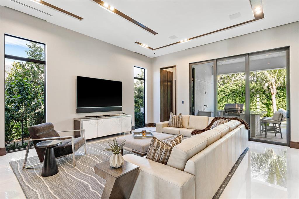 ROYAL PALM YACHT & COUNTRY CLUB - Residential