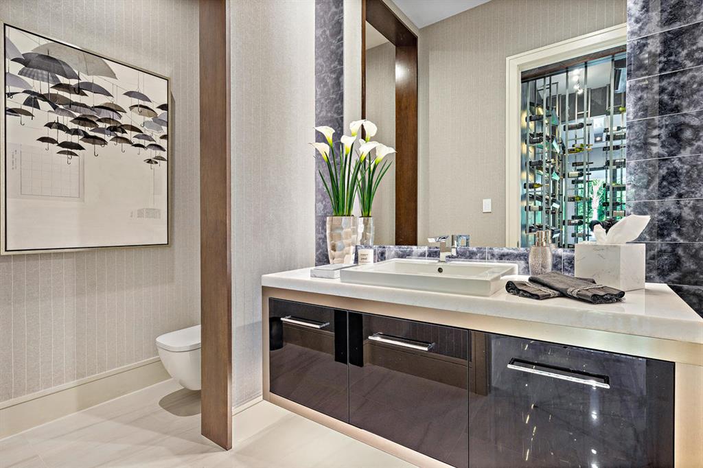 ROYAL PALM YACHT & COUNTRY CLUB - Residential