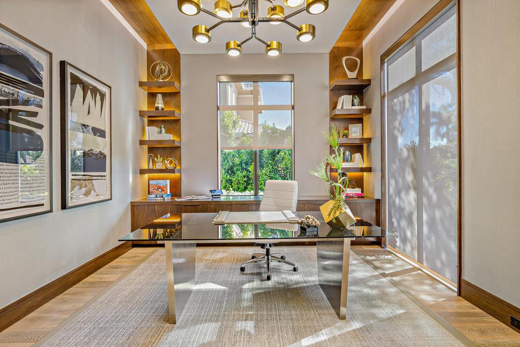 ROYAL PALM YACHT & COUNTRY CLUB - Residential