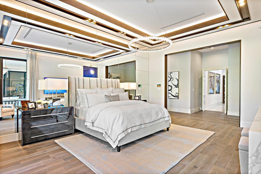 ROYAL PALM YACHT & COUNTRY CLUB - Residential