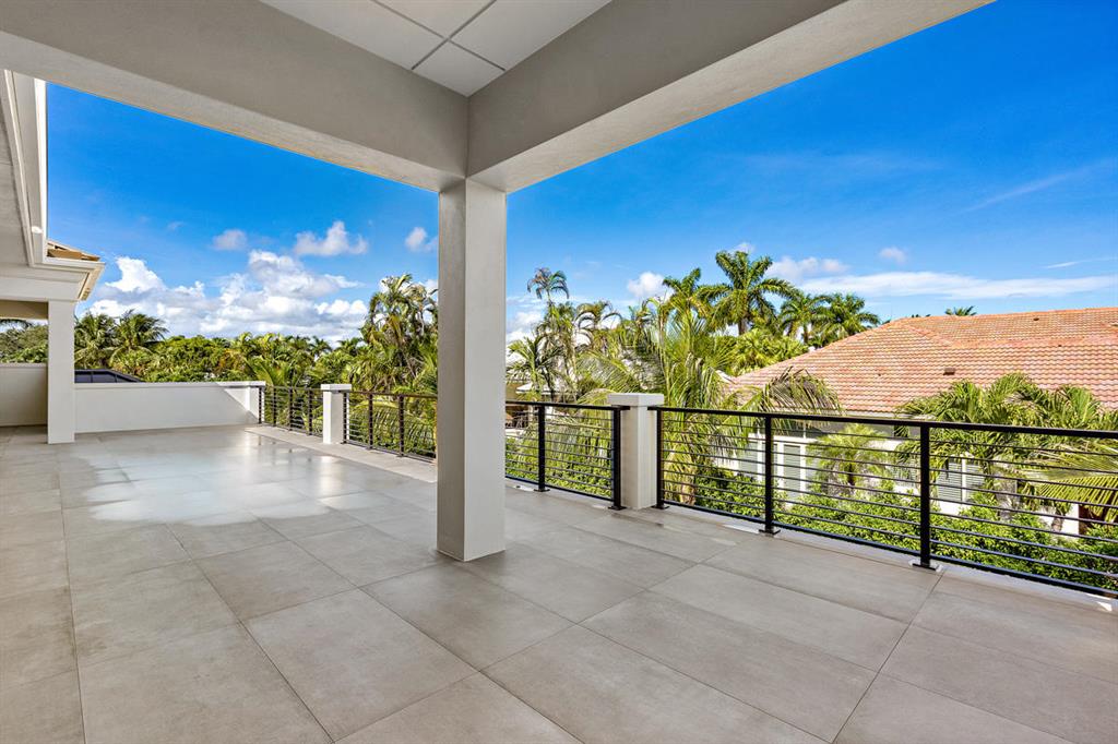 ROYAL PALM YACHT & COUNTRY CLUB - Residential