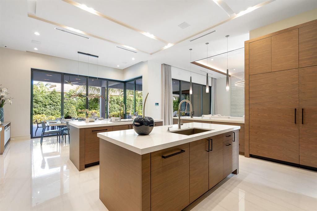 ROYAL PALM YACHT & COUNTRY CLUB - Residential