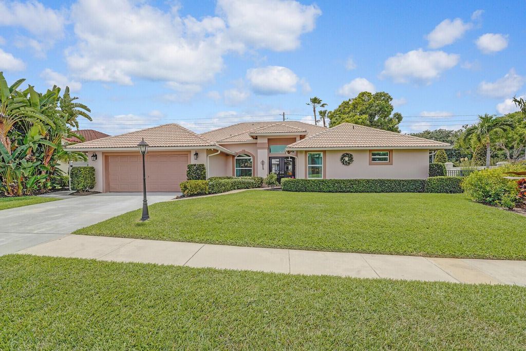 Photo of 9000 Cypress Hollow Drive, Palm Beach Gardens, FL 33418 (MLS # R10983499)