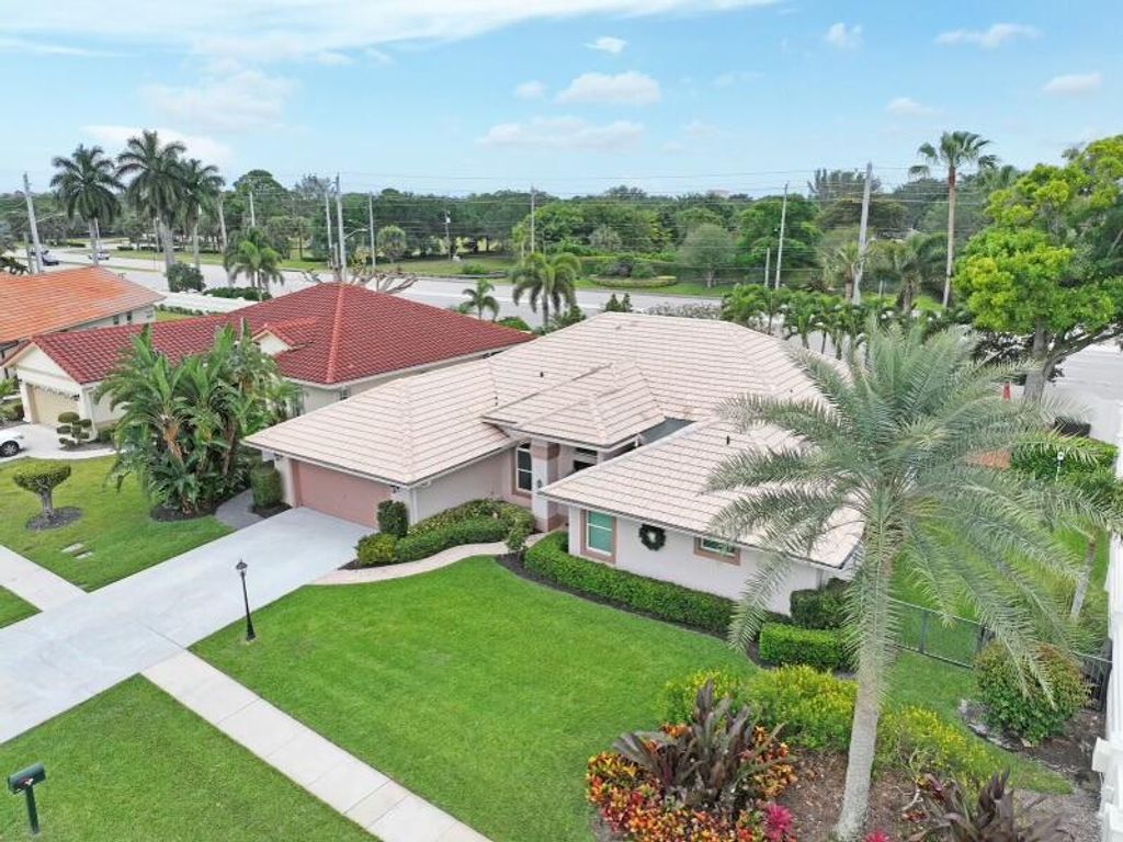 Photo of 9000 Cypress Hollow Drive, Palm Beach Gardens, FL 33418 (MLS # R10983499)