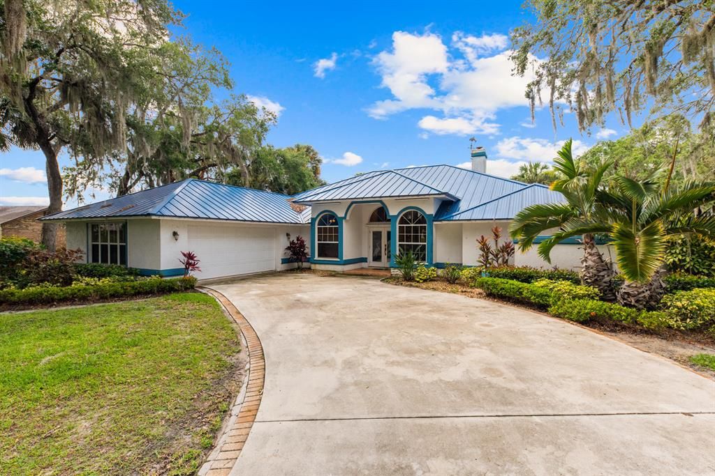 Photo of 672 SE Norsemen Drive, Port Saint Lucie, FL 34984 (MLS # R10726786)